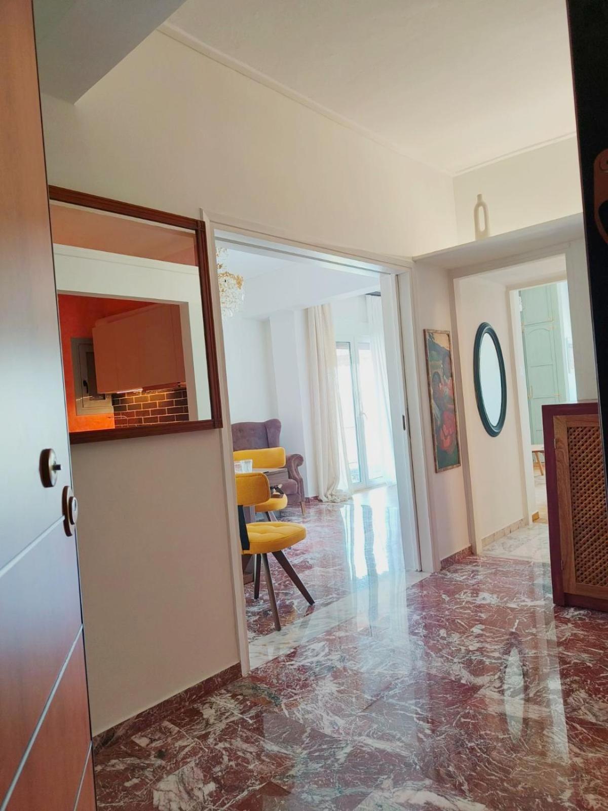 Apartamento Stylish Artistic Flat With View, Three Min To Metro Atenas Exterior foto